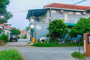 Exterior - Kozi Kost Paviliun (Tegal)