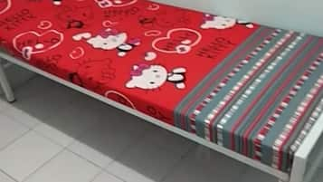 Kamar Single Standar, kamar mandi umum | Meja kerja, Wi-Fi gratis, dan seprai linen