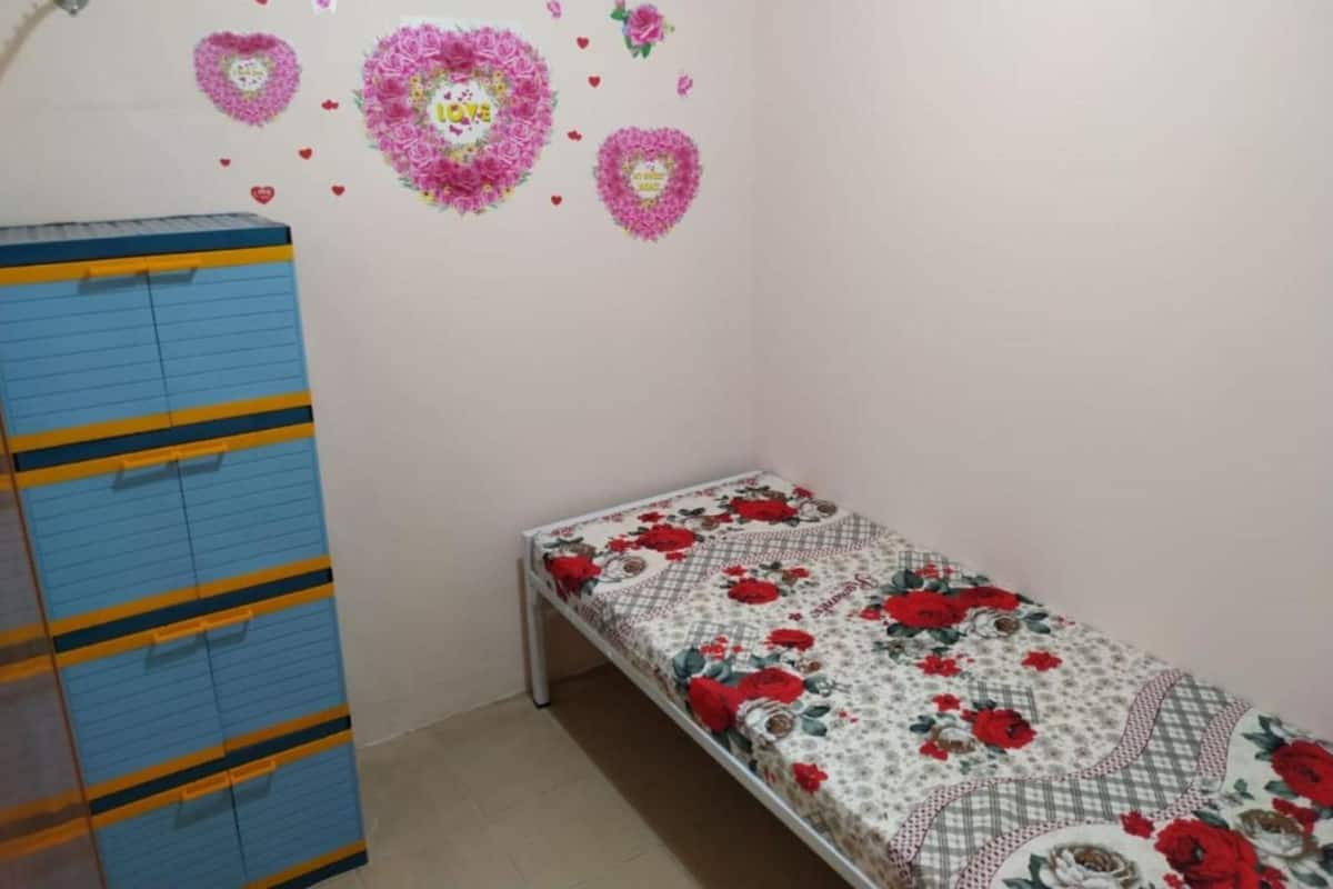 Desk, iron/ironing board, WiFi (free), bed sheets