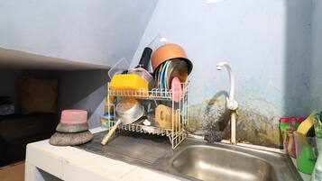 Single Room, Shared Bathroom | Shared kitchen