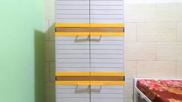 Single AC Room, Shared Bathroom | Wardrobe