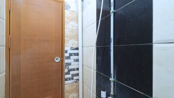 Single AC Room, Shared Bathroom | Shared bathroom