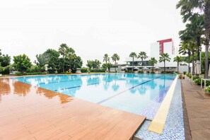 Outdoor pool - Bintang Property Aeropolis (Tangerang)