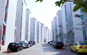 Parkir mandiri seharga IDR 50000 per hari