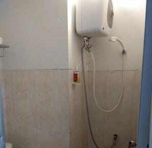 Studio | Bathroom - Menara Rungkut Bizz Square By Deddy (Surabaya)