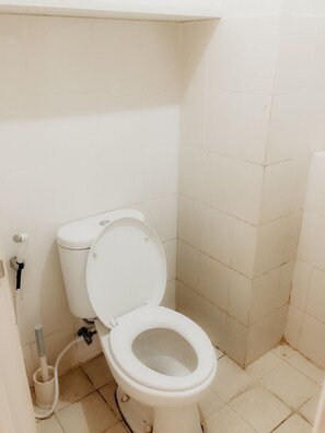 Studio | Bathroom | Shower, towels