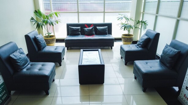 Lobby sitting area - Premi Inn Margonda Residence (Depok)