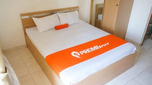 Studio | WiFi (free) - Premi Inn Margonda Residence (Depok)