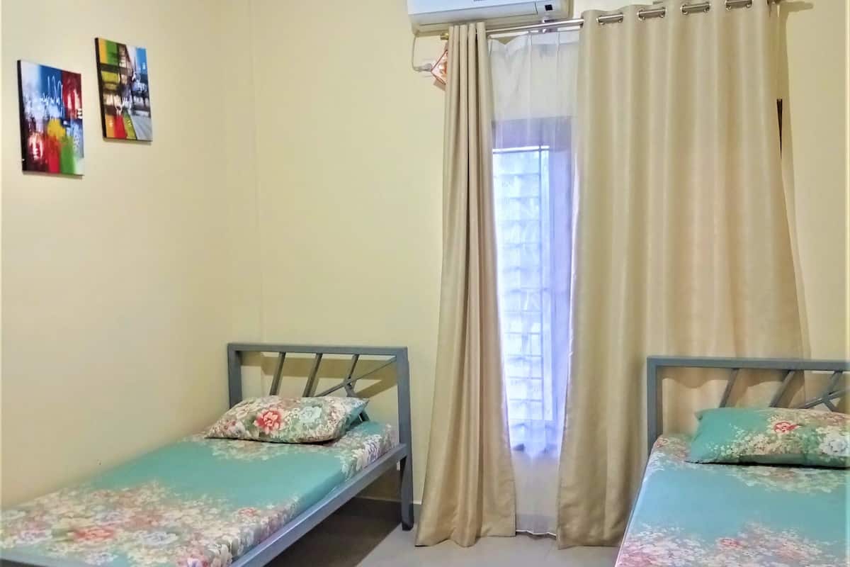Quarto duplo standard | Escrivaninha, Wi-Fi de cortesia