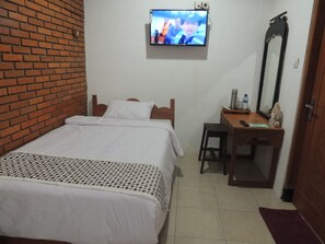 Superior Twin Room - Dalem Sudarno Syariah by Ndalem Beong (Borobudur)