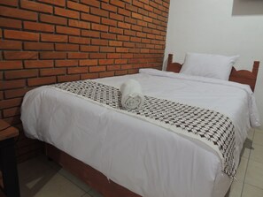 Family Room | Desk - Dalem Sudarno Syariah by Ndalem Beong (Borobudur)