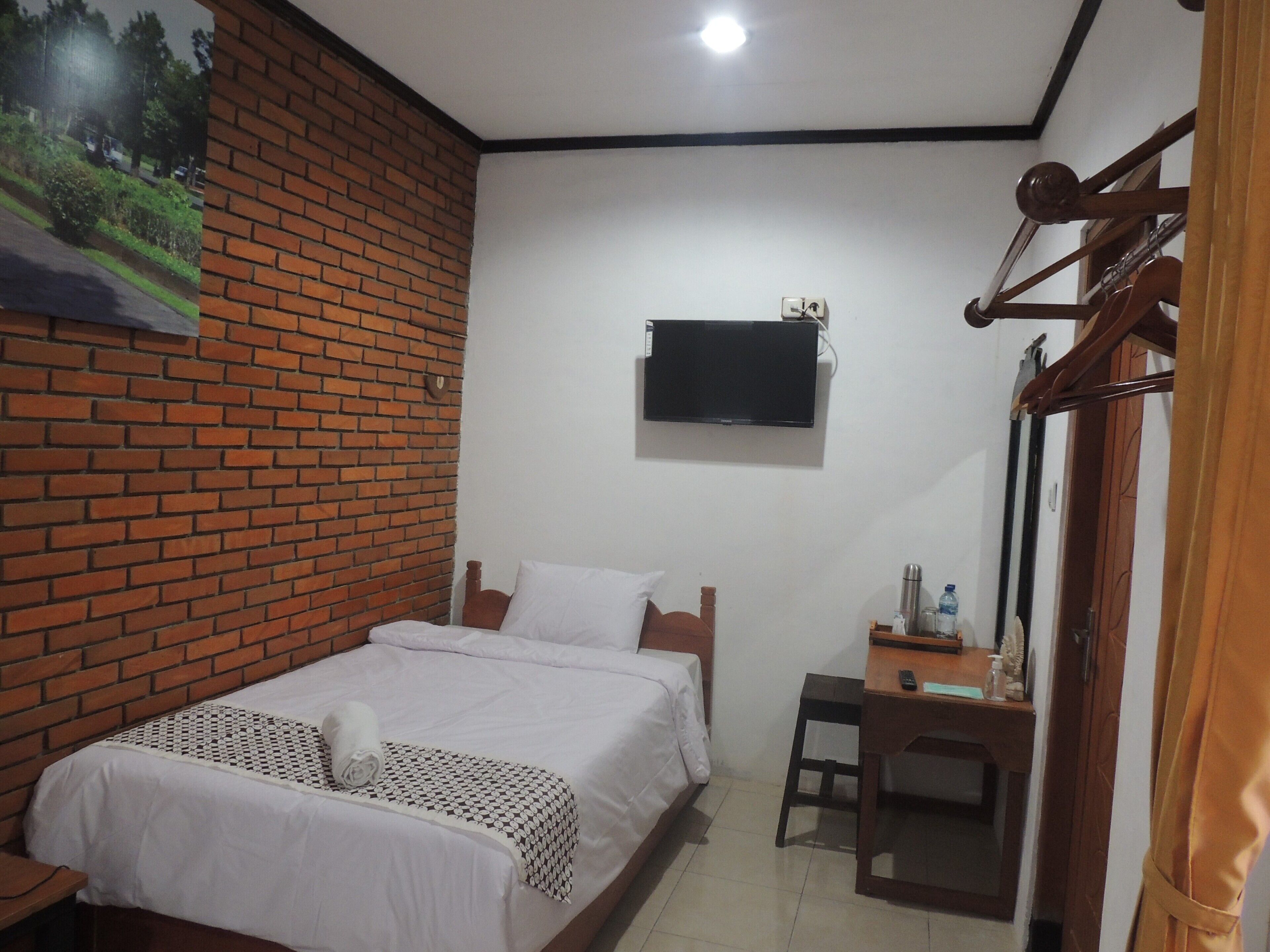 Superior Twin Room | Desk