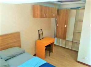 Studio | Desk, free WiFi