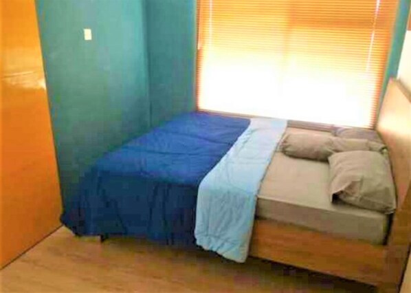 Studio | Desk, free WiFi