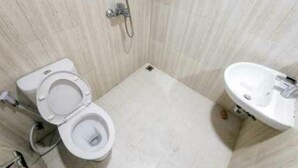 Studio | Bathroom