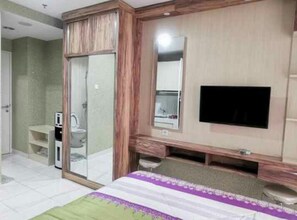 خزنة داخل الغرفة ومكتب وواي فاي مجانًا