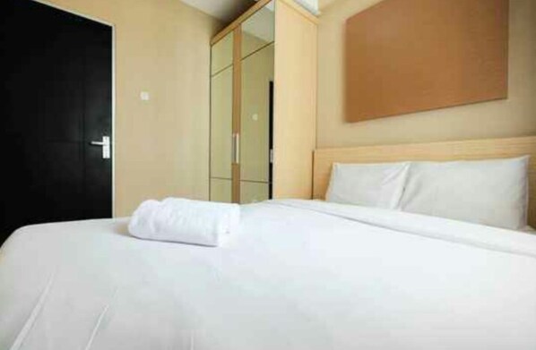 Apartment, 2 Bedrooms | 2 bedrooms, in-room safe, desk, iron/ironing board