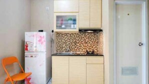 Apartment, 2 Bedrooms | Private kitchen | Fridge, microwave, electric kettle - Premi Inn River Side (Jakarta)