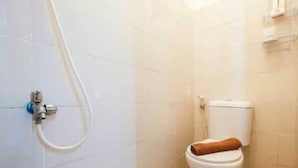 Apartment, 2 Bedrooms | Bathroom | Shower, free toiletries, hair dryer, towels - Premi Inn River Side (Jakarta)