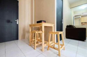 Apartment, 2 Bedrooms | Living room | 21-inch TV with cable channels - Premi Inn River Side (Jakarta)