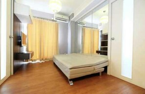 Apartment, 2 Bedrooms | In-room safe, desk, iron/ironing board, free WiFi - Premi Inn Mutiara Bekasi (Bekasi)