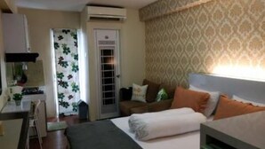 Studio - Kalibata City by Kamara Rooms (Jakarta)