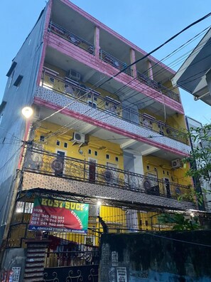 Exterior detail - Suci Guest House 1 (Makassar)