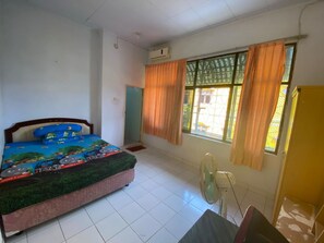 Standard Room with AC | Desk, free WiFi - Bulusaraung Homestay Makassar (Makassar)