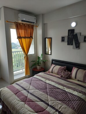 Studio | Meja kerja
