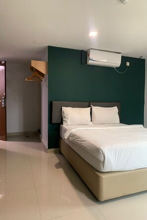 Suite, 1 Double Bed | Free WiFi, bed sheets - Room V Jalan Megat by Secom (Batu Pahat)