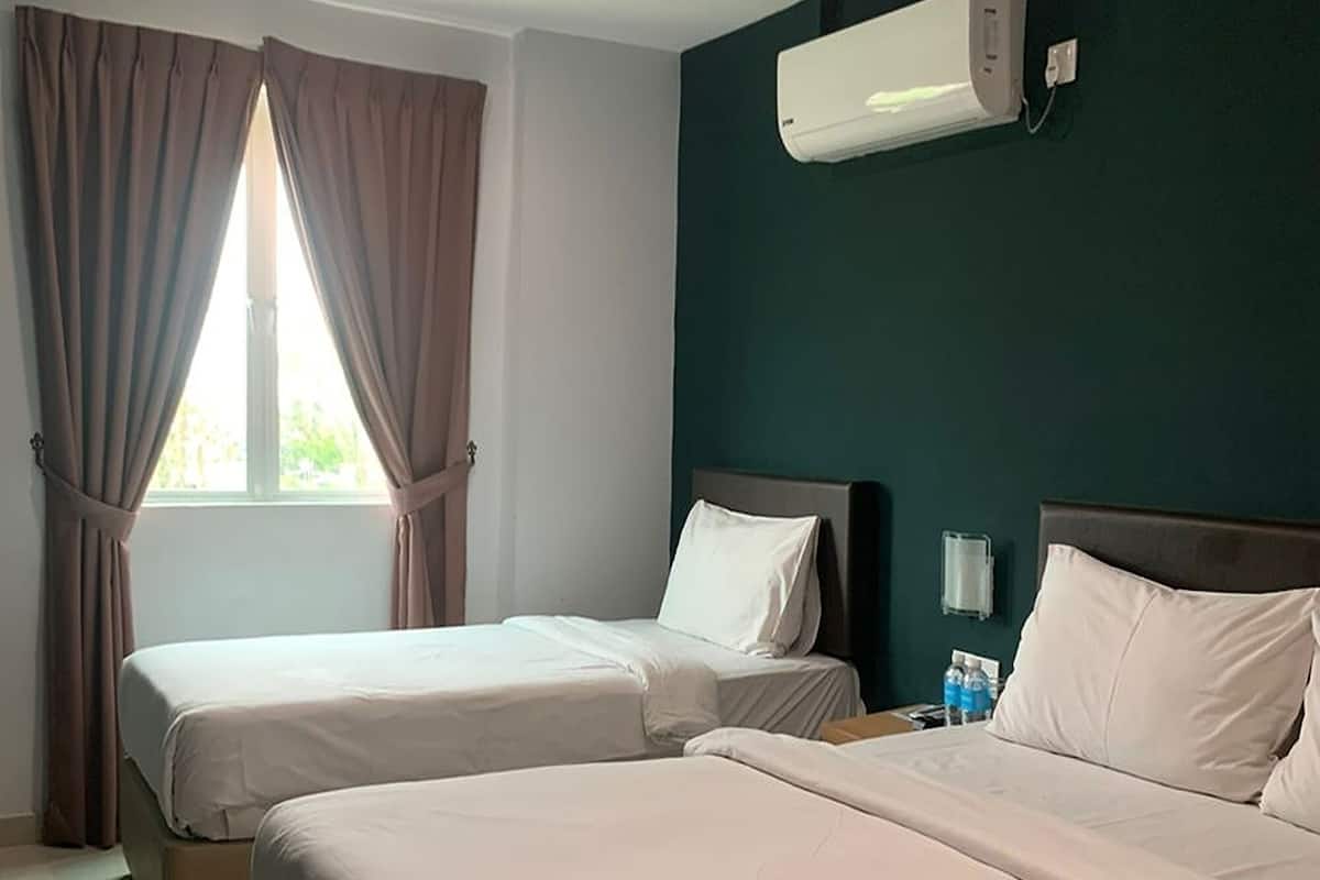 Suite, 3 letti singoli | 1 camera, una scrivania, Wi-Fi gratuito, lenzuola