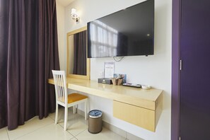 Suite | Television - East Sun Hotel Sekinchan (Sekinchan)