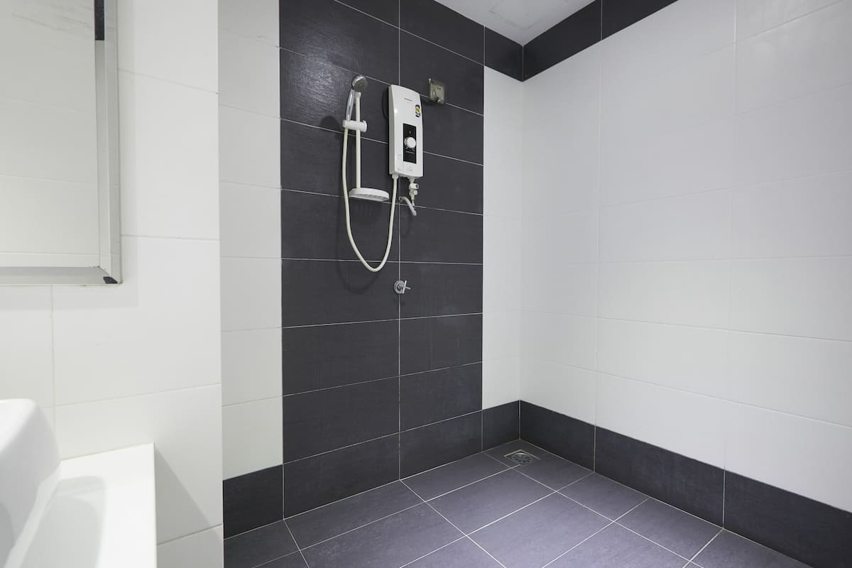 Superior Twin Room Without Window | Bathroom shower