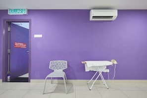 Iron/ironing board - East Sun Hotel Sekinchan (Sekinchan)