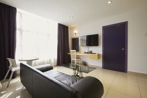 Suite | Living area | 21-inch TV with satellite channels