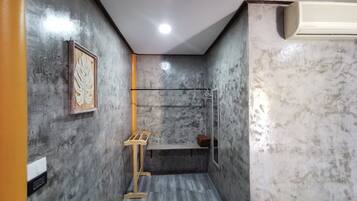 Superior Twin Room | Desk, rollaway beds, free WiFi, bed sheets