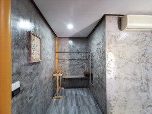 Superior Twin Room | Desk, rollaway beds, free WiFi, bed sheets - Viman Resort (Si Racha)