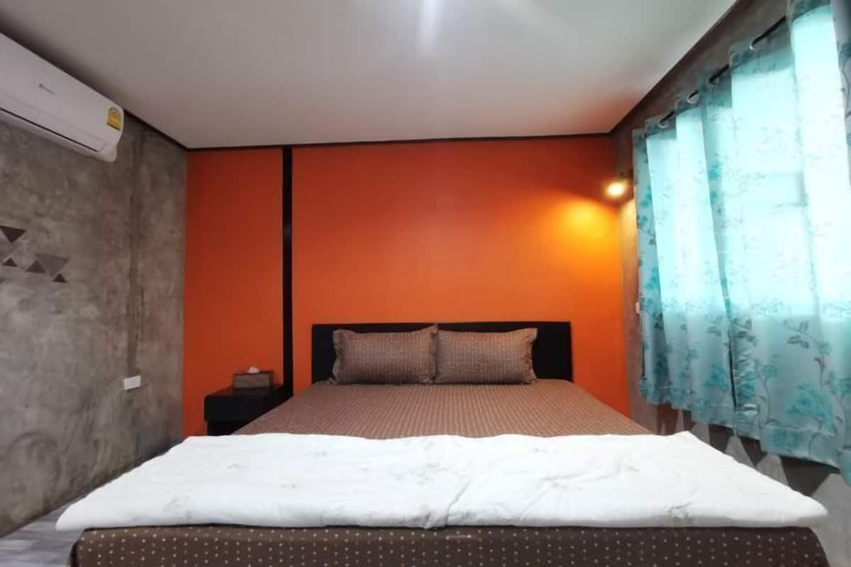 Desk, rollaway beds (surcharge), WiFi (free), bed sheets