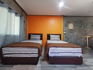 Superior Twin Room | Desk, rollaway beds, free WiFi, bed sheets - Viman Resort (Si Racha)