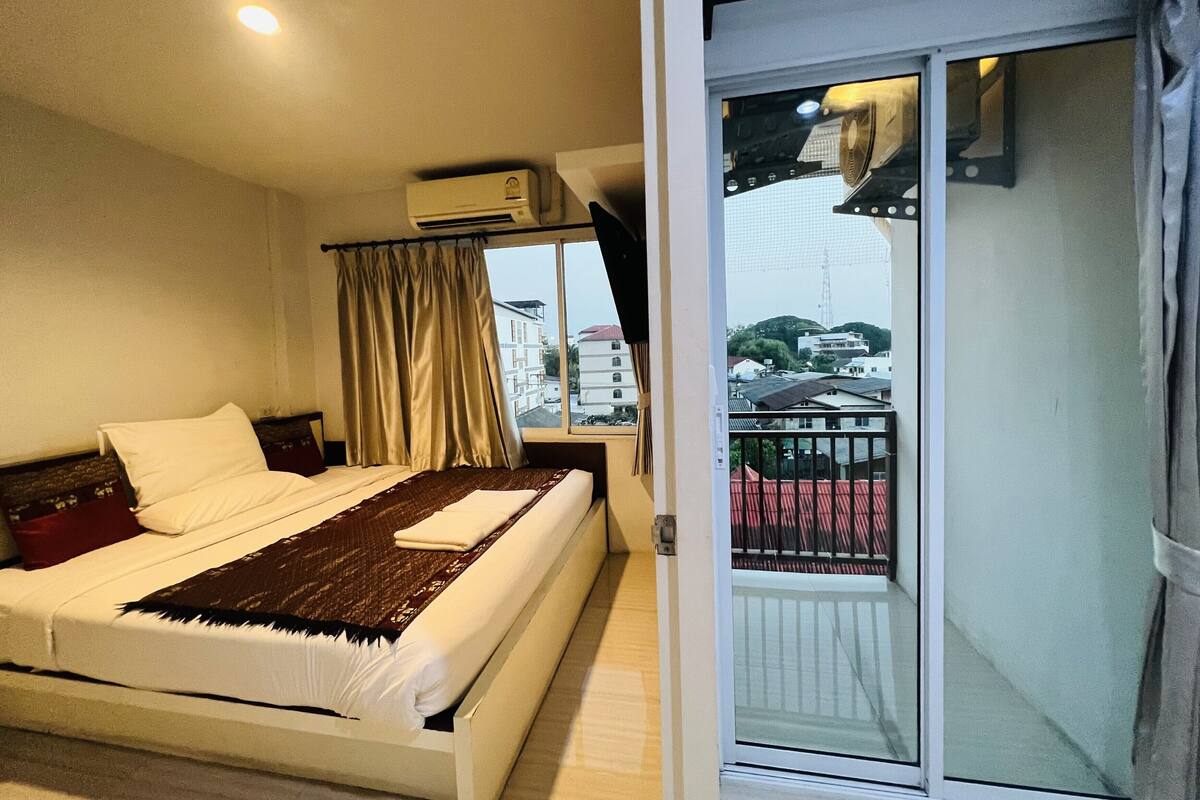 1 bedroom, desk, free WiFi