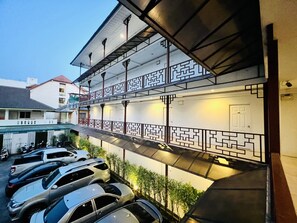 Free self-parking - INN Kham Apartment (Chiang Mai)