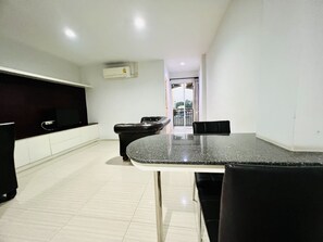 1 habitación, escritorio y wifi gratis 