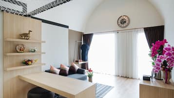 Deluxe Double Room | Minibar, desk, soundproofing