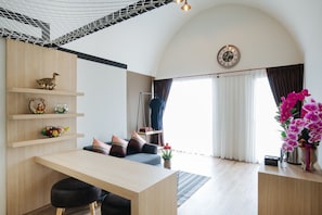 Kahden hengen deluxe-huone | Minibaari, työpöytä, äänieristys