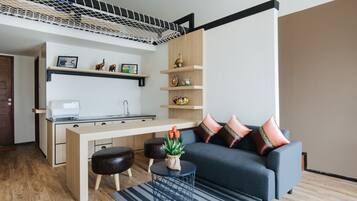 Deluxe Double Room | Minibar, desk, soundproofing