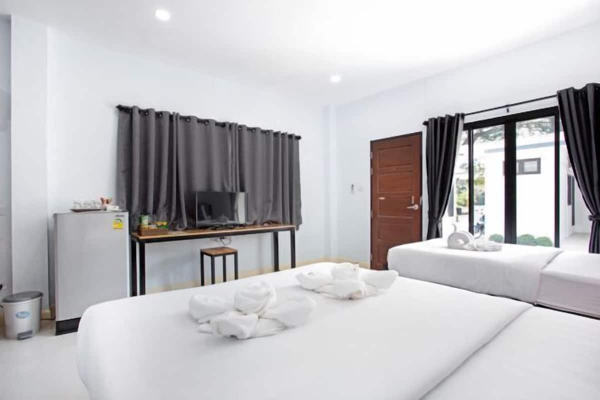 Minibar, escritorio, sistema de insonorización