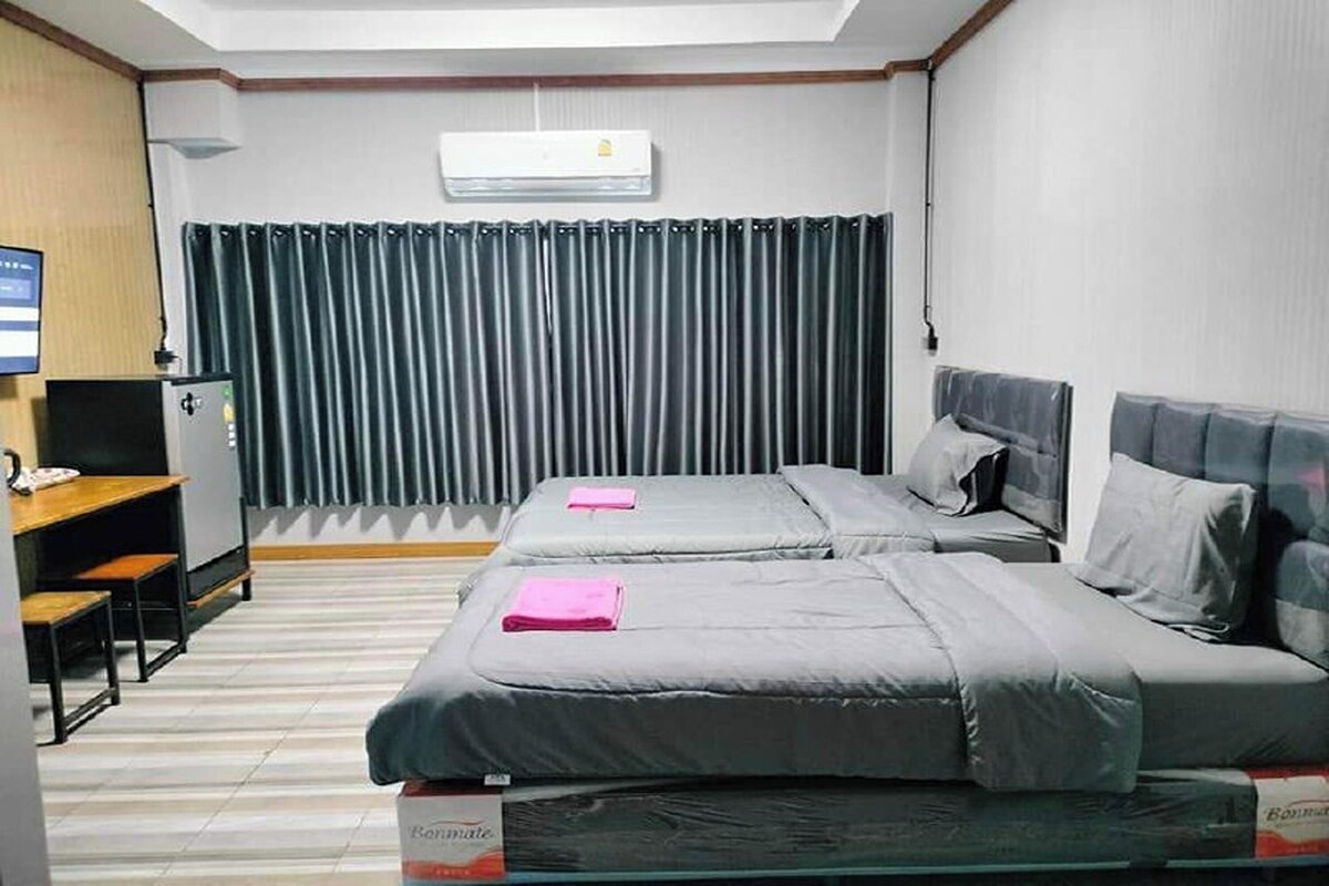 Desk, free WiFi, bed sheets
