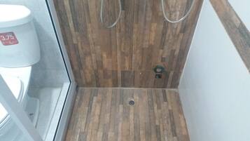 Standard Twin Room | Bathroom shower