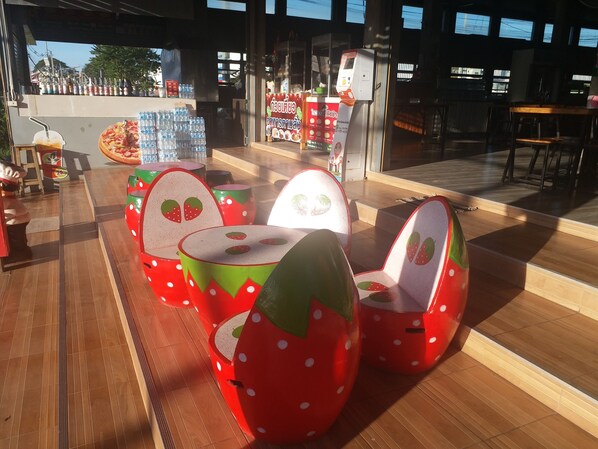 Dining - Pingpong Place (Sikhio)