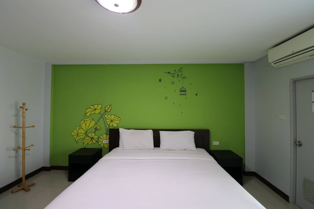 Minibar, escritorio, wifi gratis y ropa de cama 